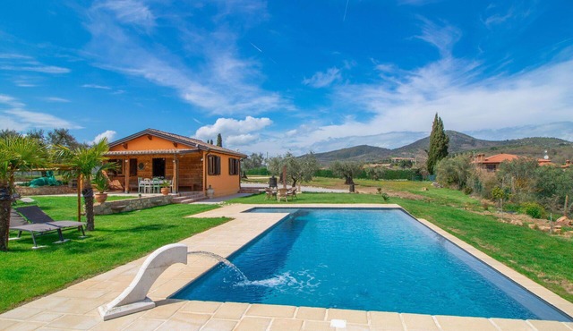 Wonderful private villa for 4 people with WIFI, private pool, A/C, TV and balcony