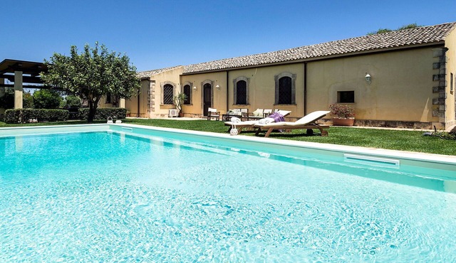 Wonderful private villa for 8 guests with WIFI, A/C, private pool, TV and terrace