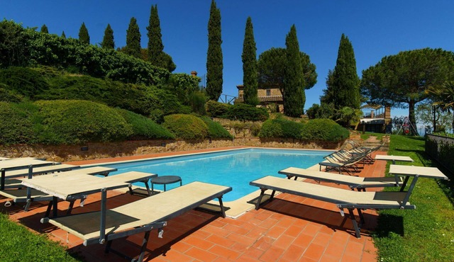 Wonderful private villa with WIFI, private pool, TV and parking, close to Montepulciano