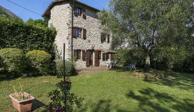 Wonderful private villa for 8 guests with WIFI, TV, patio and pets allowed