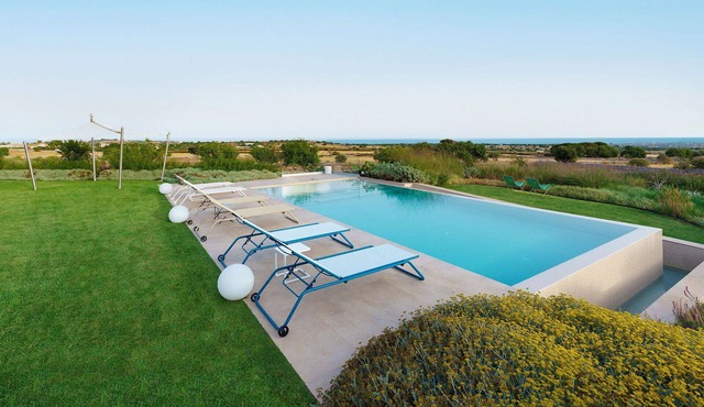 Wonderful private villa for 8 guests with private pool, sauna, WIFI, hot tub, A/C, TV and terrace