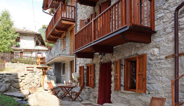Wonderful private villa for 12 people with TV, patio and parking