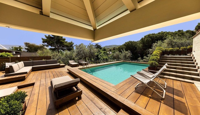 Wonderful private villa with A/C, hot tub, private pool, WIFI, sauna, TV, patio, close to Sorrento