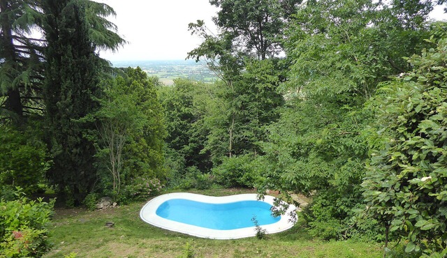Wonderful private villa for 8 people with WIFI, hot tub, A/C, private pool and patio, close to P.