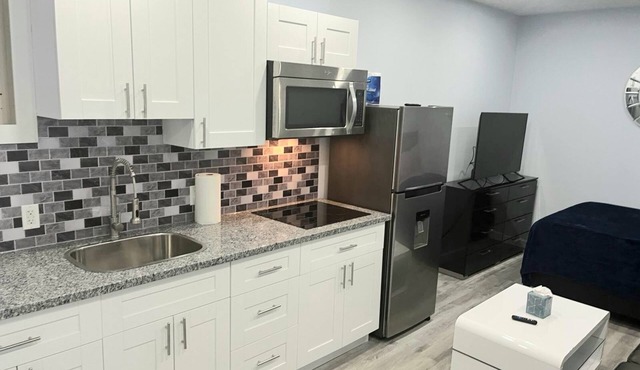 Wonderful studio with AC in North Lauderdale