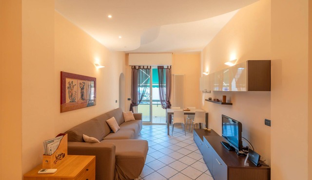 Wonderful three-room apartment with sea view
