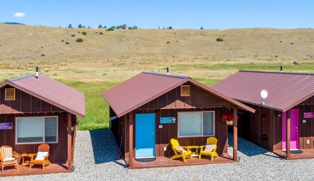 Wonderful Tiny Cabin with Incredible Amenities and Stunning Views in Emigrant, Montana