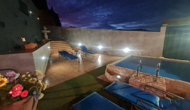 Wonderful typical Canarian house with outdoor pool and wifi in the mountains.