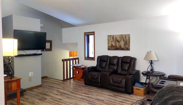 Wonderful Upper Unit, 2-bedroom home in North Pole Duplex
