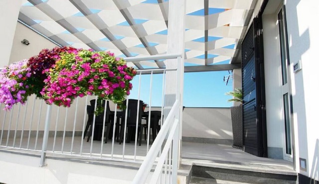 Wonderful villa a few steps from the sea with terrace and garden, 6 beds
