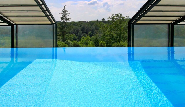 Wonderful villa with private pool, A/C, TV, patio, pets allowed, panoramic view and parking