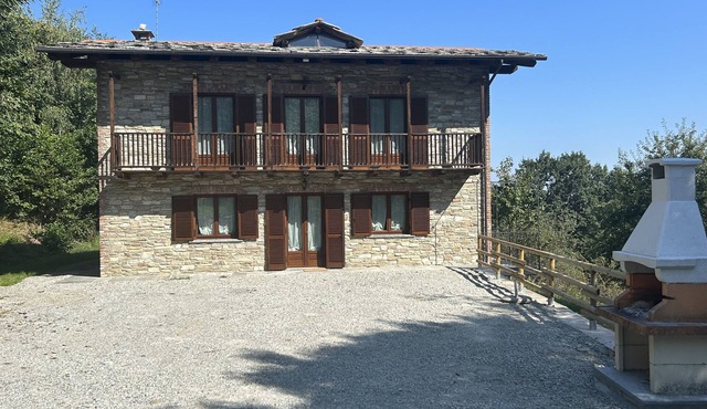 Wood and stone house surrounded by nature. in the first hill above Bagnolo.