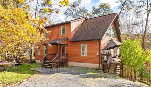 Wooded Cabin Escape w Fire Pit & Family Ready