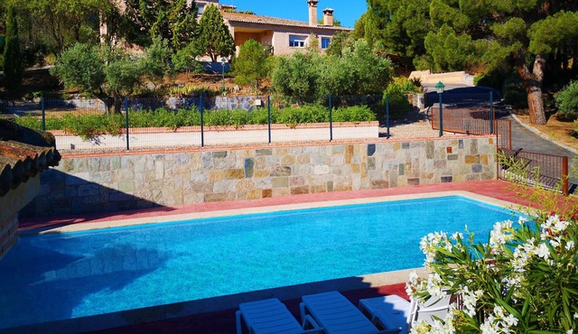 Wooded finca with house and pool in the city of Toledo