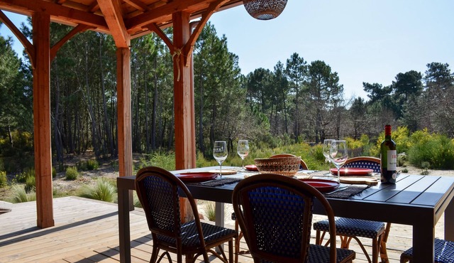 Wooden house overlooking the forest - 1km from the beach and Montalivet market