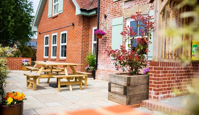 Woodfalls Inn