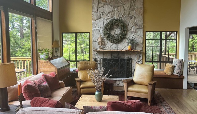 Woodland Sanctuary Walking Distance to towns of San Anselmo and San Rafael