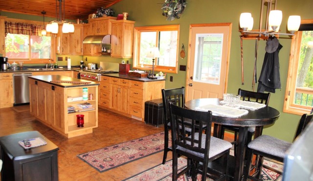 Woodland Trails Cabin on 130 acres with wildlife and miles of private trails