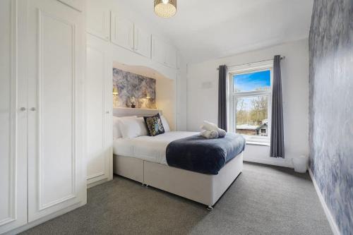 Work Friendly 3 Bed House with Sofa Beds that Sleeps 7