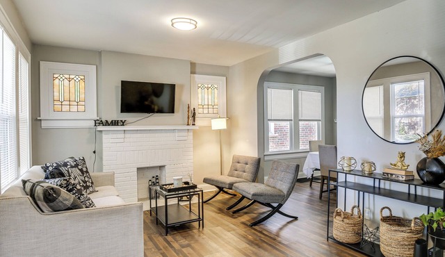 Work & Play! Extended Stay 1 Mi to Delmar Loop