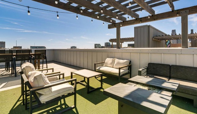 Work & Play! Gem w/Fire Pit, 3 Mi to Dtwn Dallas