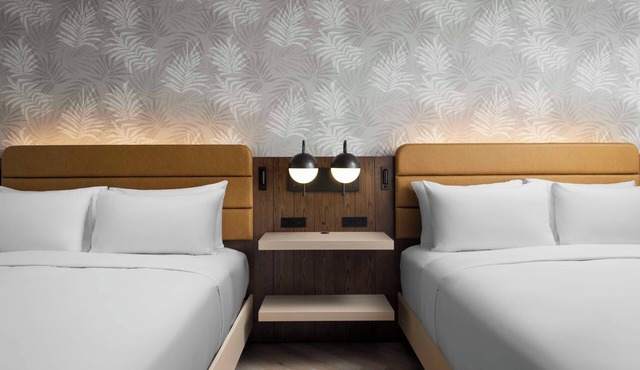 Work Trip Ready! Executive LAX Room w/2 Queen Beds! Shuttle, Gym, Pool!