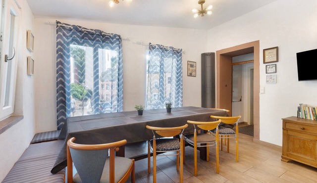 Worker Accommodation 'Alte Münze' with 3 Bedrooms, 3 Bathrooms, and Parking