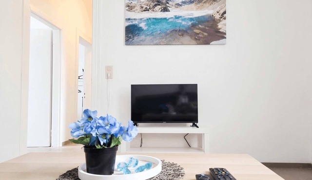 Worker's Apartment - Space for 5 - 2BR - Long Stay