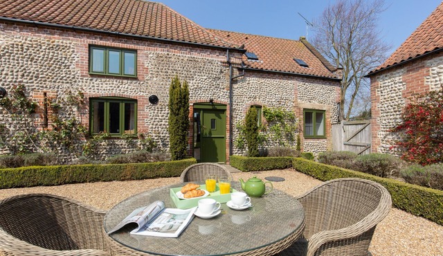 Workshop - sleeps 8 guests in 4 bedrooms