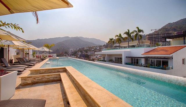 Workspace, Mini-Bar & Rooftop Pool | 2BR Retreat