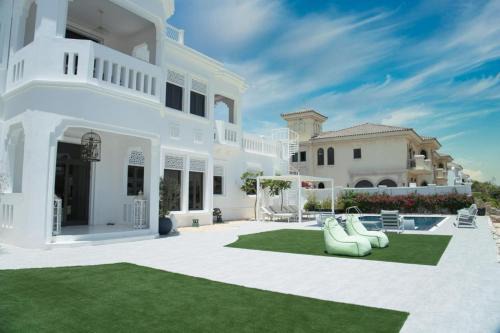 World Class Luxurious 6 BDR Villa In Palm Jumeirah