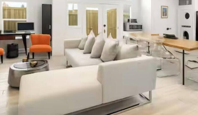 World Cup 2 Homes + Pool Heights Sleeps 18