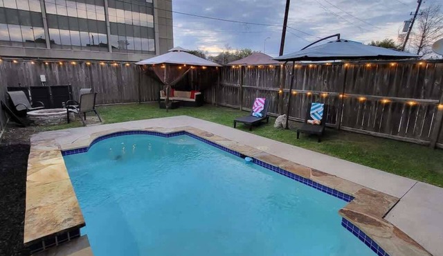 World Cup Central | 2 Homes + Pool | Sleeps 16