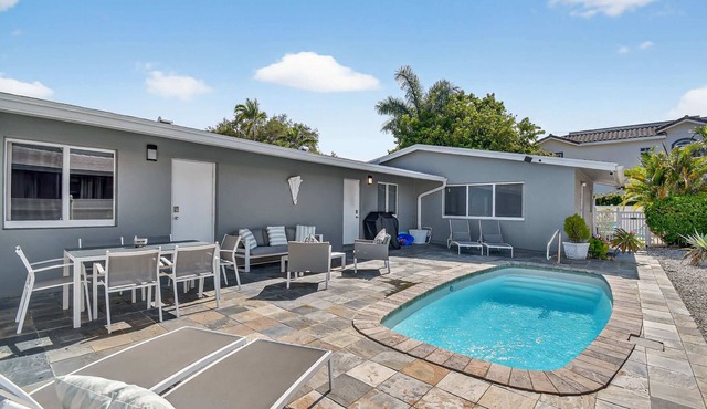 World Cup Group Stay · Sleeps 12 · POOL