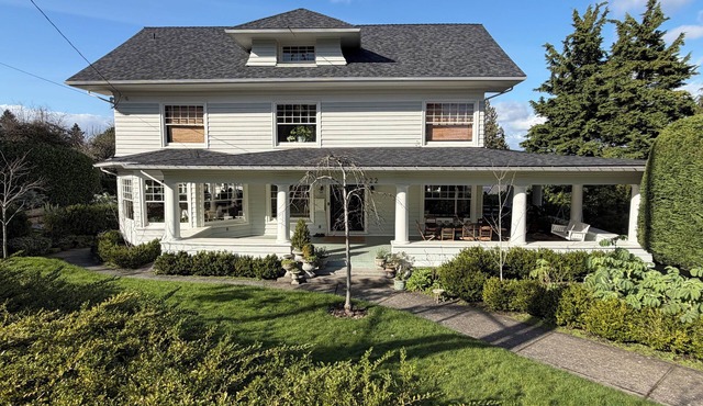 World Cup Headquarters! Perfect for large groups!