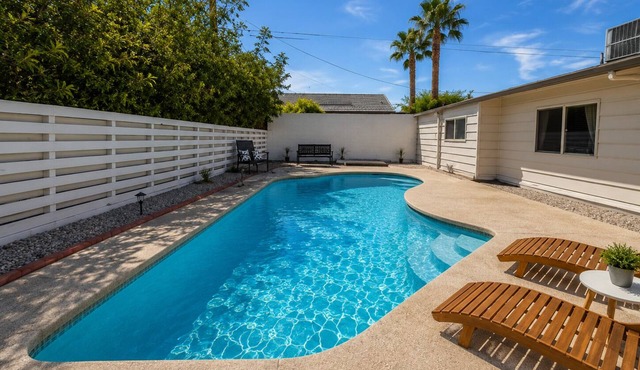 WoW! Amazing Villa 3 min from the strip large pool fully remodeled and sparkling
