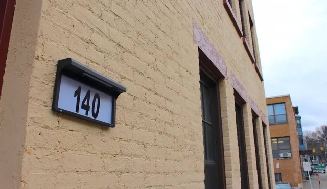 WOW ★ Bright Apt ★ PRIME downtown Walk Everywhere