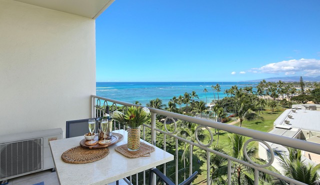 Wow! Ocean View Studio at Waikiki Shore, Just Steps to Waikiki Beach!