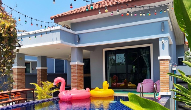 WOW! Private Pool Villa, 5 Mins to Beach, FREE-Parking, WIFI, NETFLIX, BBQ