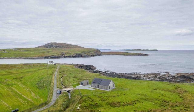 Wow sea-view! walks, cliffs, wildlife - spacious contemporary home