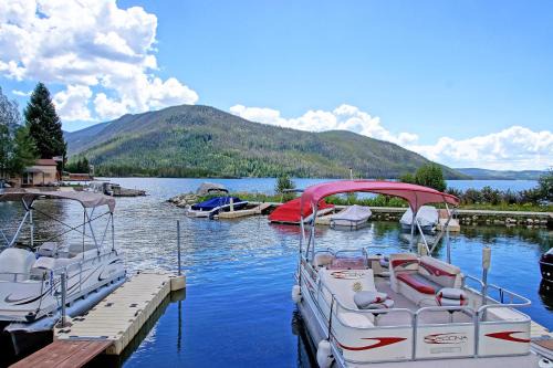 Wrap Around Deck, Firepit, Panoramic Views, Close to Downtown Grand Lake