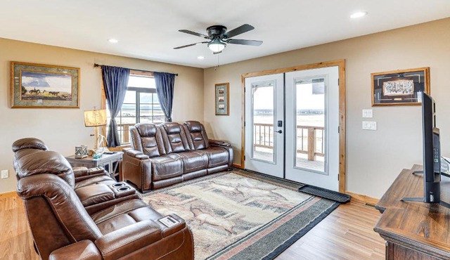Wraparound Deck: Newly Built Home in Grangeville!