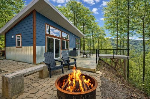 Wrigs Ridge Tiny Cabin with Views and Creek Sound