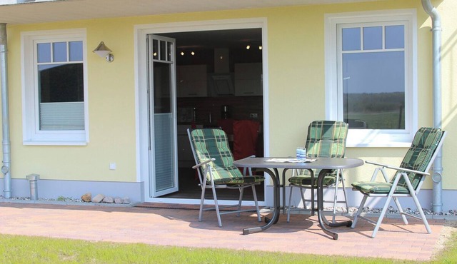 Wunderschöne Ferienwohnung mit Kamin, Fußbodenheizung und Blick in die Natur und nur 200 m bis zur Ostsee
