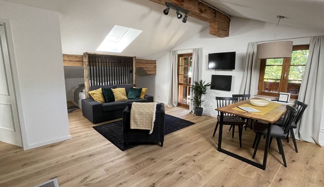 Wundervolle Dachgeschosswohnung mit Balkon und Blick ins Grüne