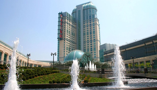 Wyndham Grand Fallsview Hotel