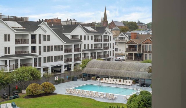 Wyndham Newport Onshore|2BR/2BA Balcony King Suite