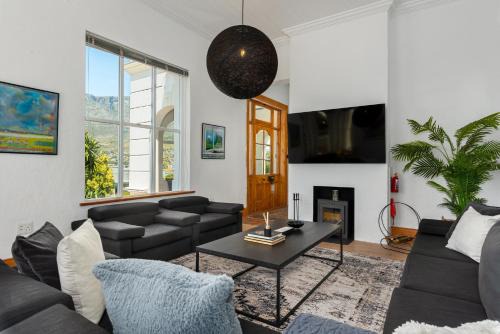 Wytchcroft Private Spa Villa - Sauna & Mountain Views