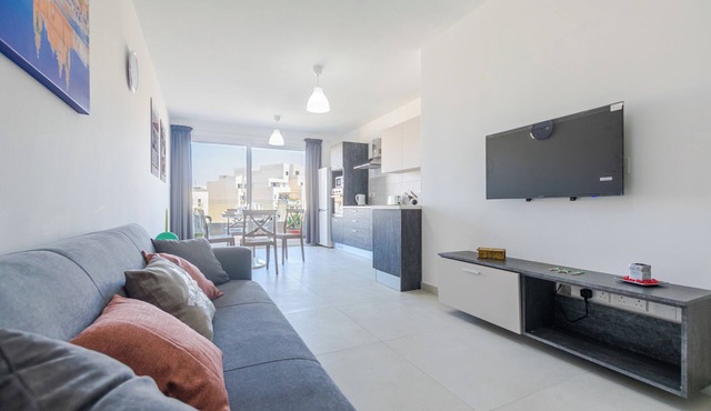XH8 Brand New Apartment