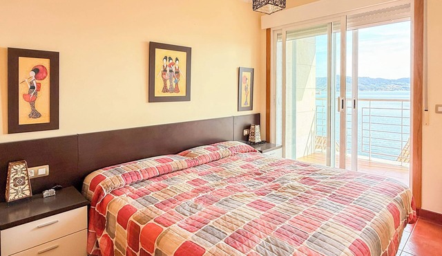 XILGAR Apt Raxo Beach, with views one minute from the beach